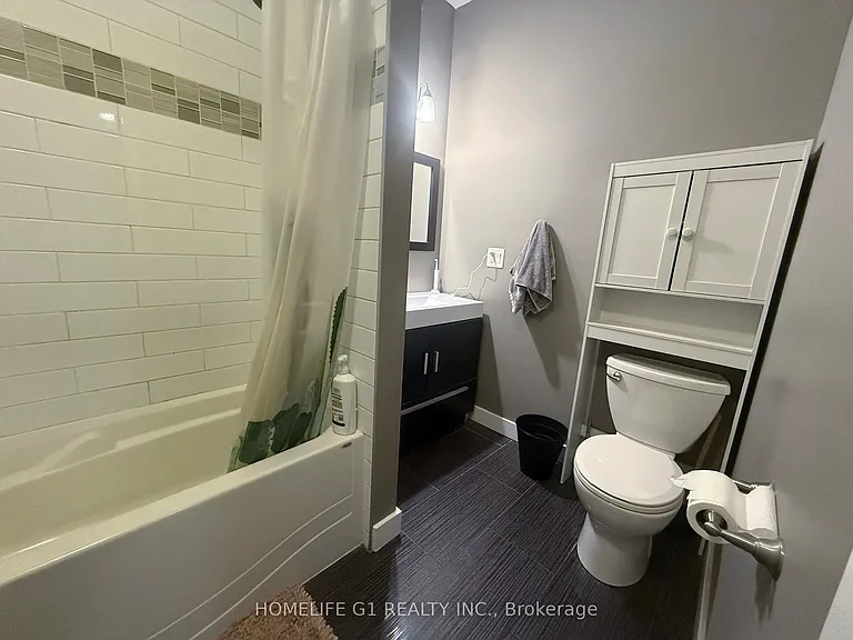 286 Hunter St W — Photo 12