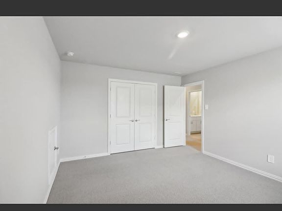 5th image of 811 Martell Rd