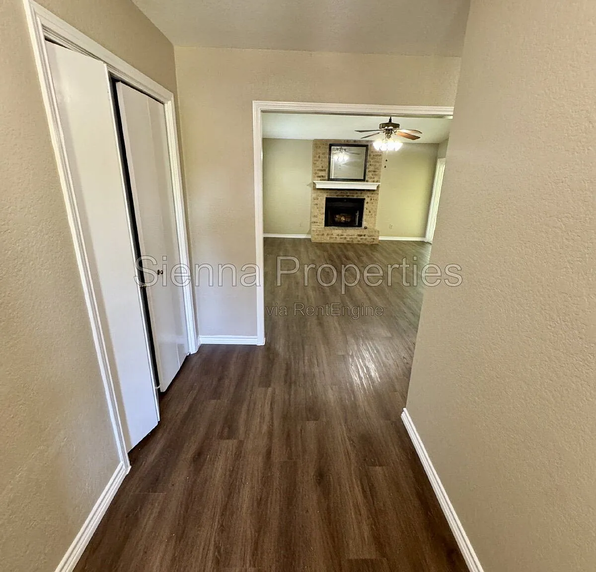 3 bed, 2.0 bath, 1705 sqft, $2,100 — Photo 3