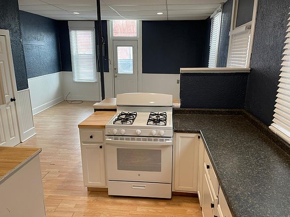 3rd image of 103 E Washington St #103