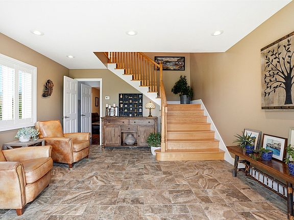 2nd image of 596 Ravenwood Dr