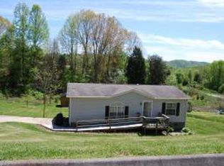 208 Woods Edge Dr, Blountville, TN 37617