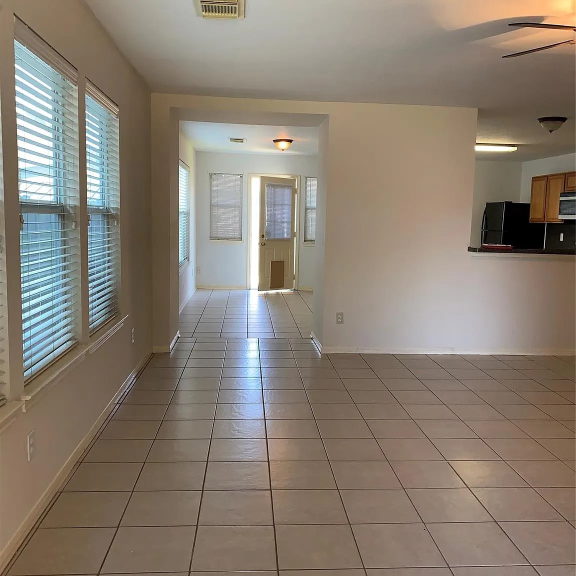 3 bed, 2.0 bath, 1718 sqft, $1,895 — Photo 2