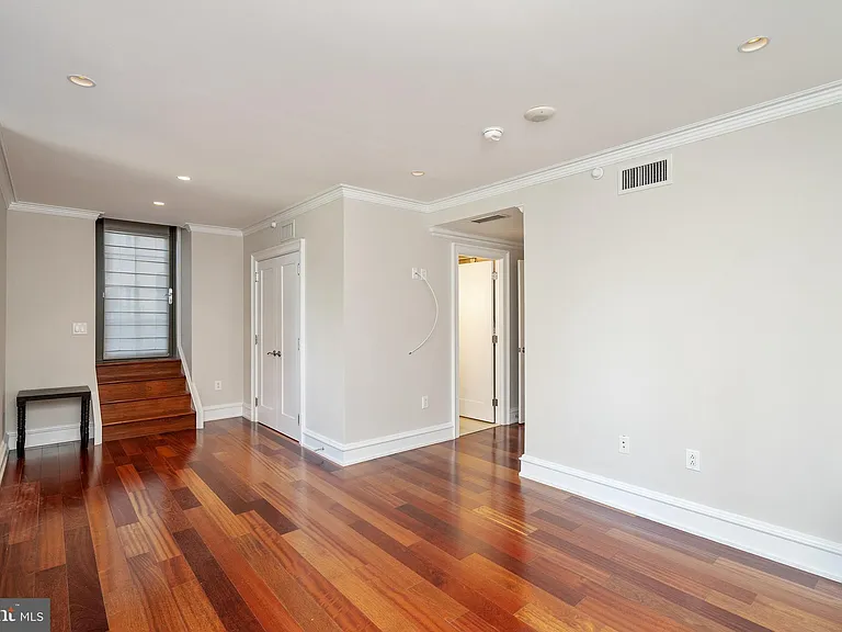 219 S 18th St #29-709 — Photo 15