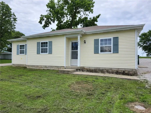 1200 S 18th St, Collins, MO 64738