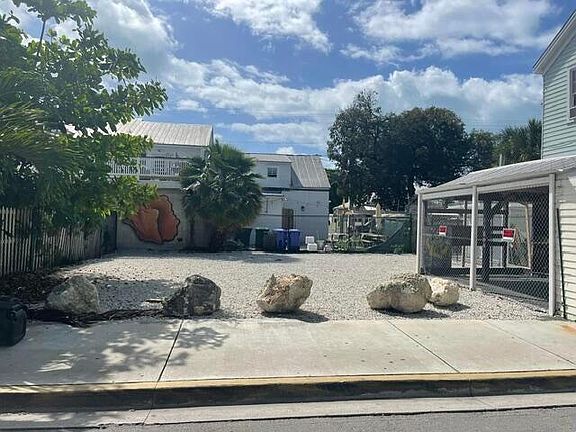 3rd image of 416 Applerouth Ln