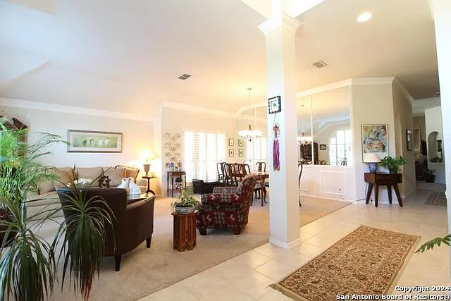 4 bed, 2.0 bath, 2443 sqft, $2,995 — Photo 4