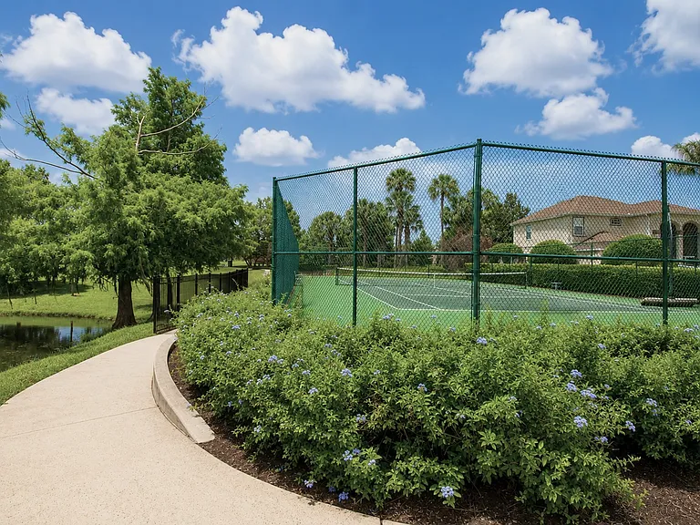410 Sandringham Ct — Photo 5