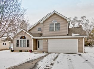 4414 Elmleaf Dr, McHenry, IL 60050