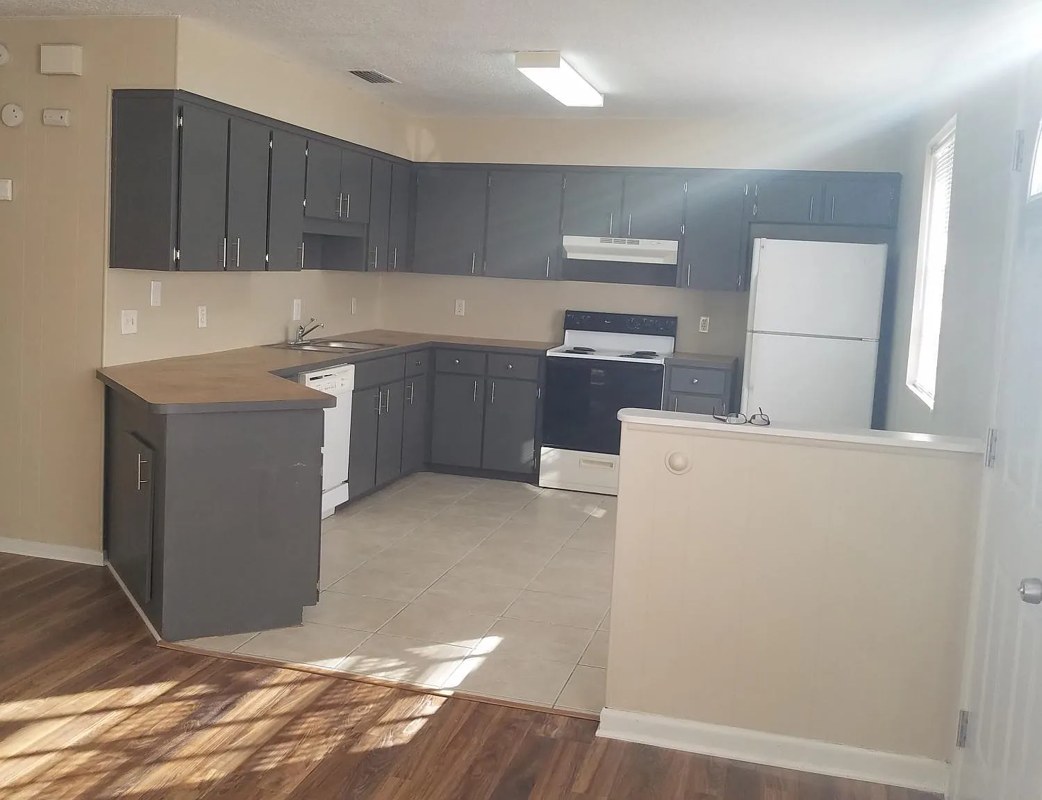 2 bed, 1.0 bath, 924 sqft, $1,700 — Photo 4