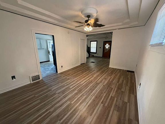 5th image of 451 E Pearl St