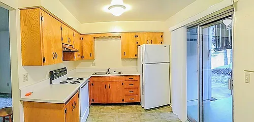 525 NW C St #C Photo 1