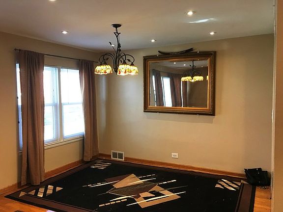 4th image of 6038 N Artesian Ave