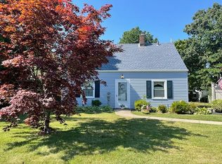 98 Rope Ln, Levittown, NY 11756