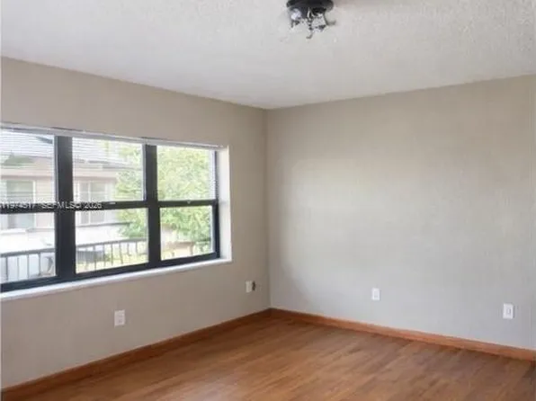851 E 41st St #3, Hialeah, FL 33013