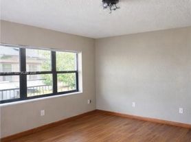 851 E 41st St, Hialeah, FL