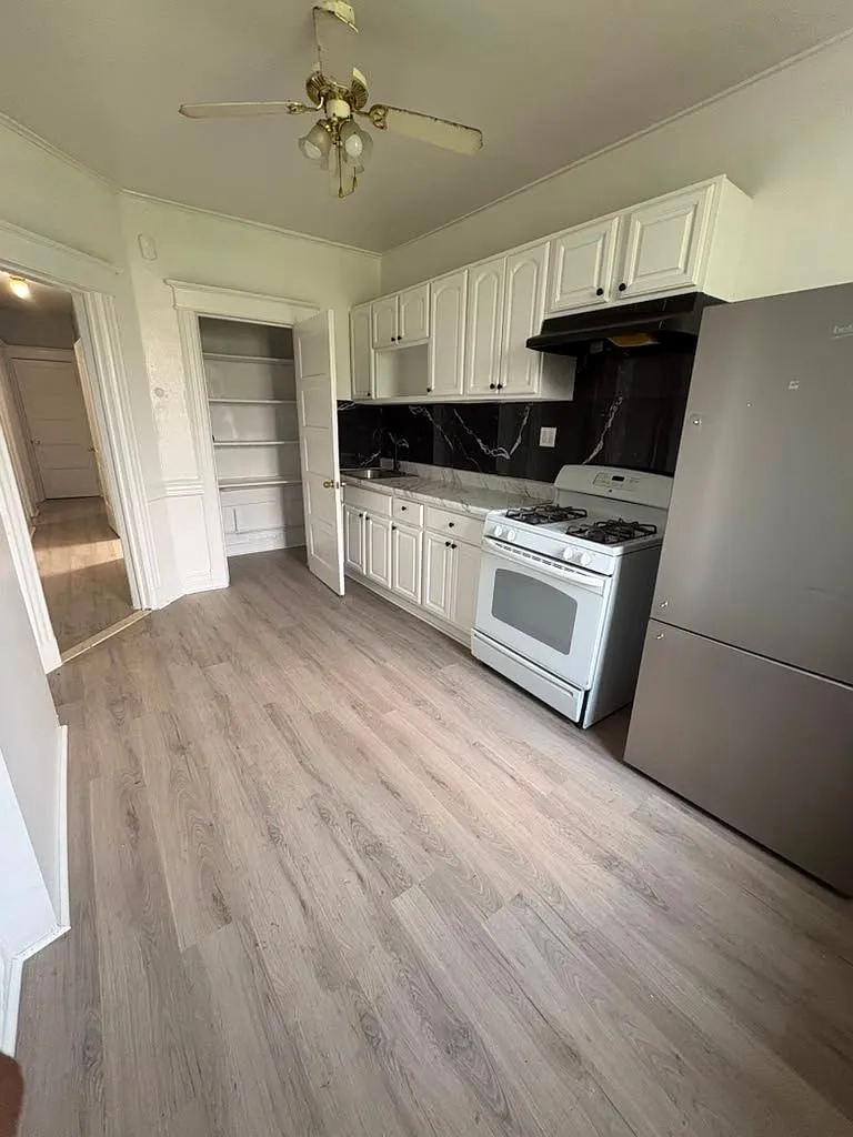 3 bed, 1.0 bath, $3,300 — Photo 4