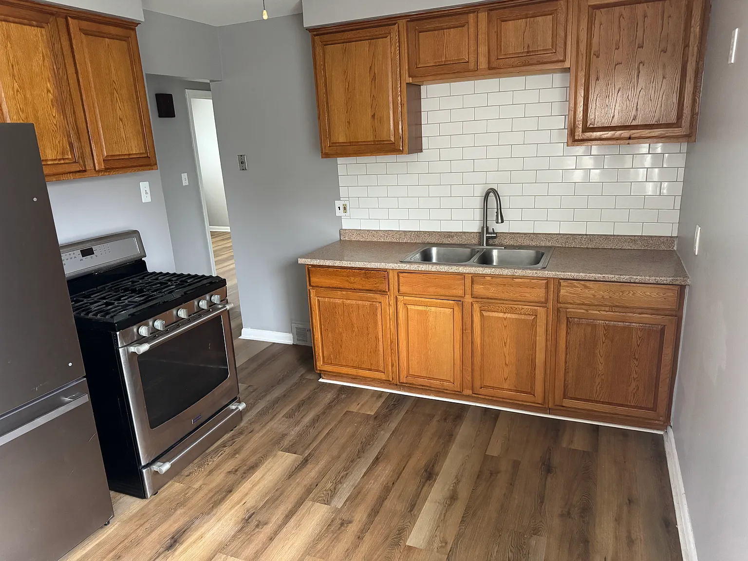 3 bed, 1000 sqft, $1,550 — Photo 2