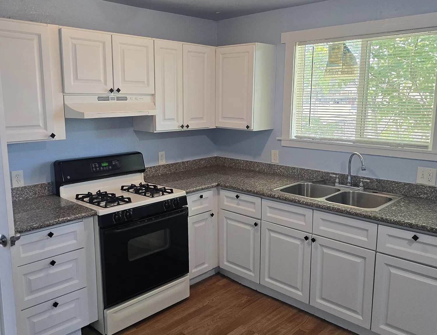 2 bed, 650 sqft, $1,750 — Photo 2