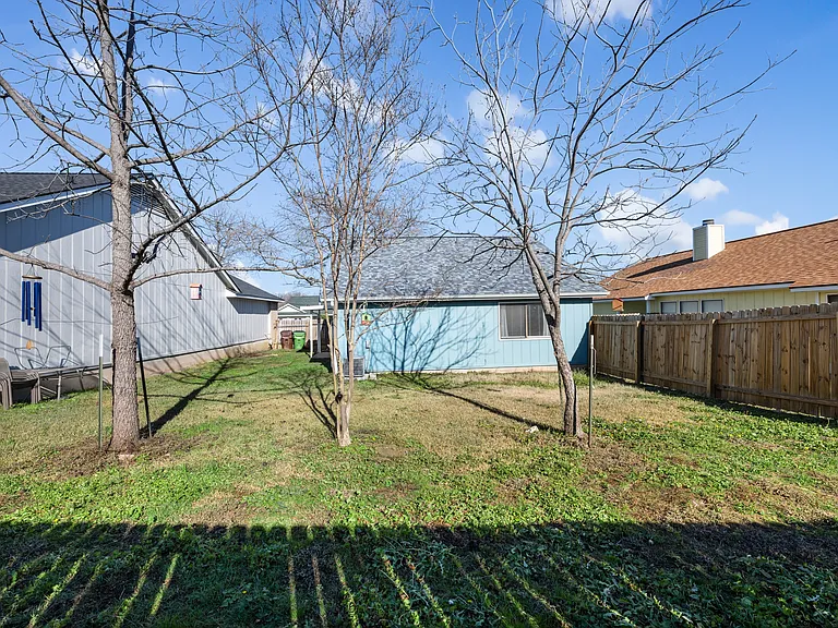 1107 Fairlawn Cv — Photo 14