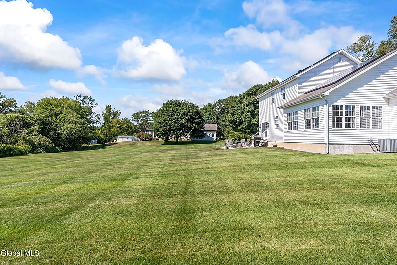 3rd image of 30 Berry Patch Drive