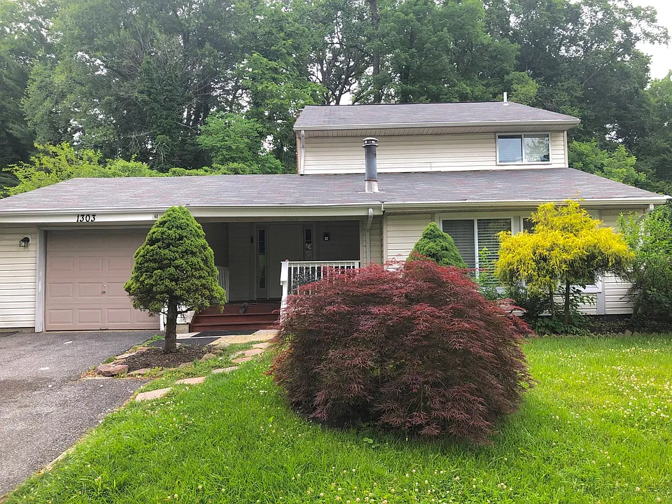 1303 Walsham Dr