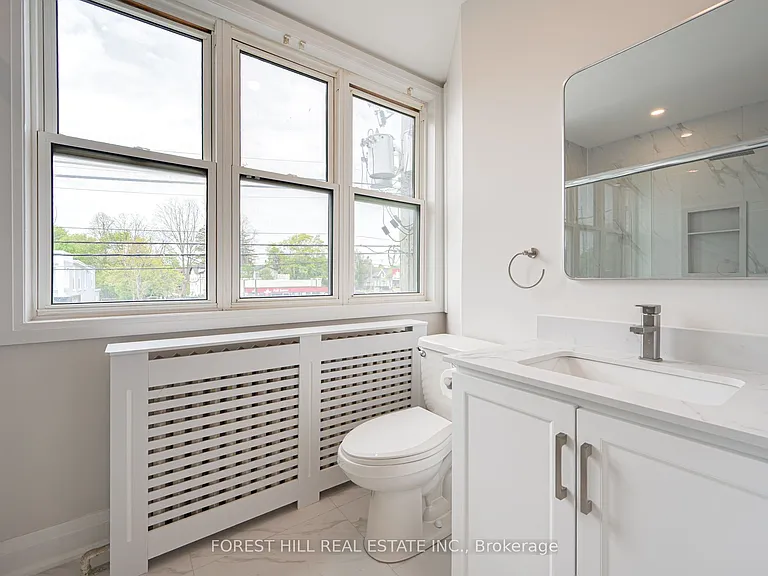 7725 Yonge St #2 — Photo 12