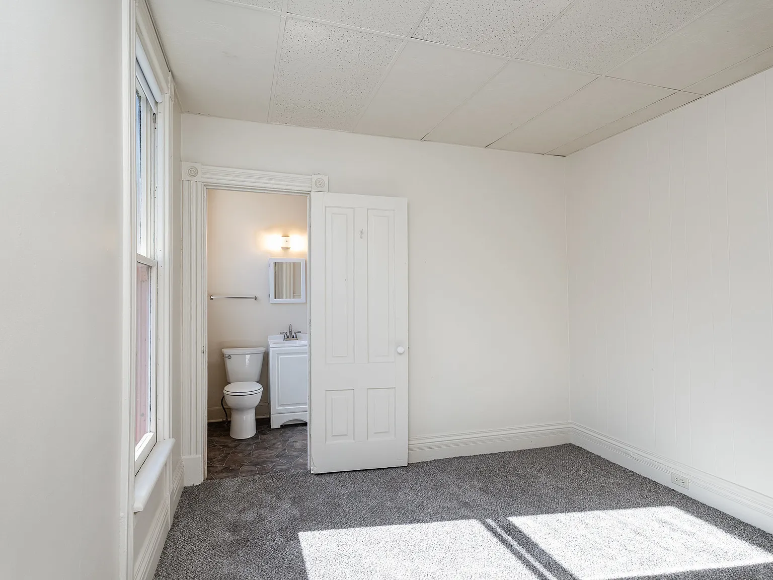 2 bed, 802 sqft, $700 — Photo 2