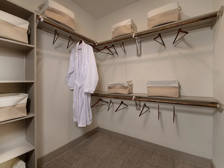 2B Closet lo-res