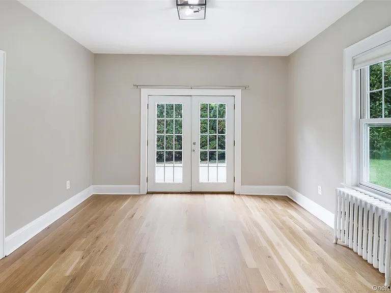 52 Sickles Ave — Photo 9