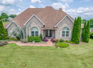 1027 Whittling Wood Dr, Johnson City, TN 37601
