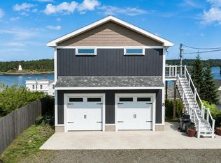 8 Pleasant St, Lubec, ME 04652
