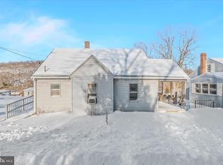 310 Greenway Dr, Berkeley Springs, WV 25411