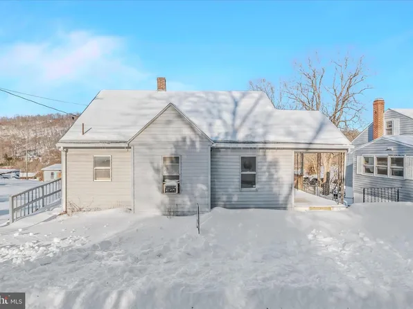 310 Greenway Dr, Berkeley Springs, WV 25411