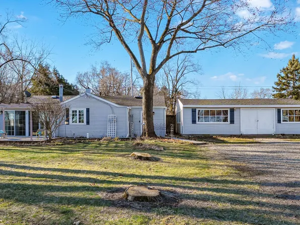 1108 Lakeview Dr, Portage, MI 49002