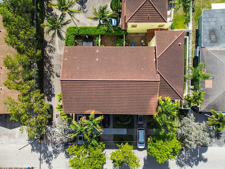 621 NE 8th Ave — Photo 55