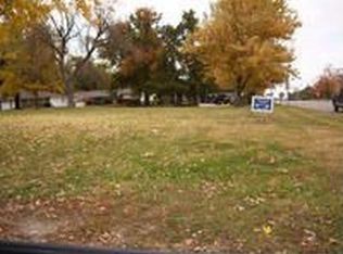 606 N 1st St, Hiawatha, KS 66434