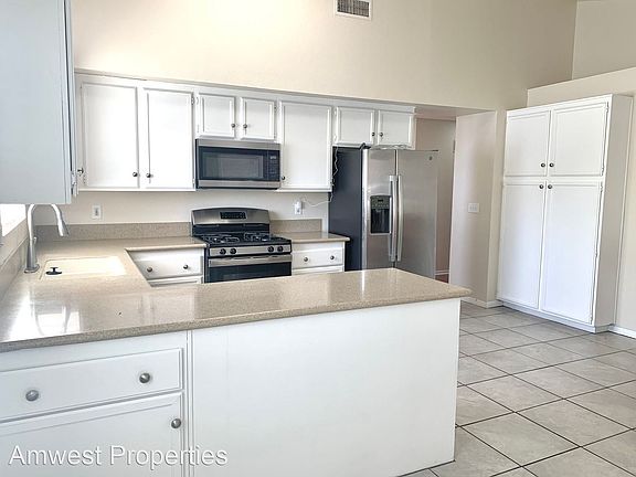 2nd image of 901 Shady Creek Dr