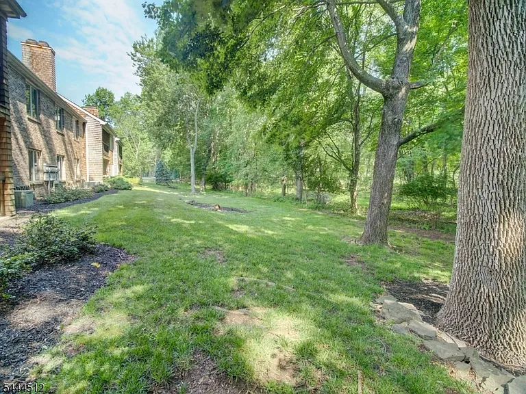 4 Tulip Cres #2B — Photo 23