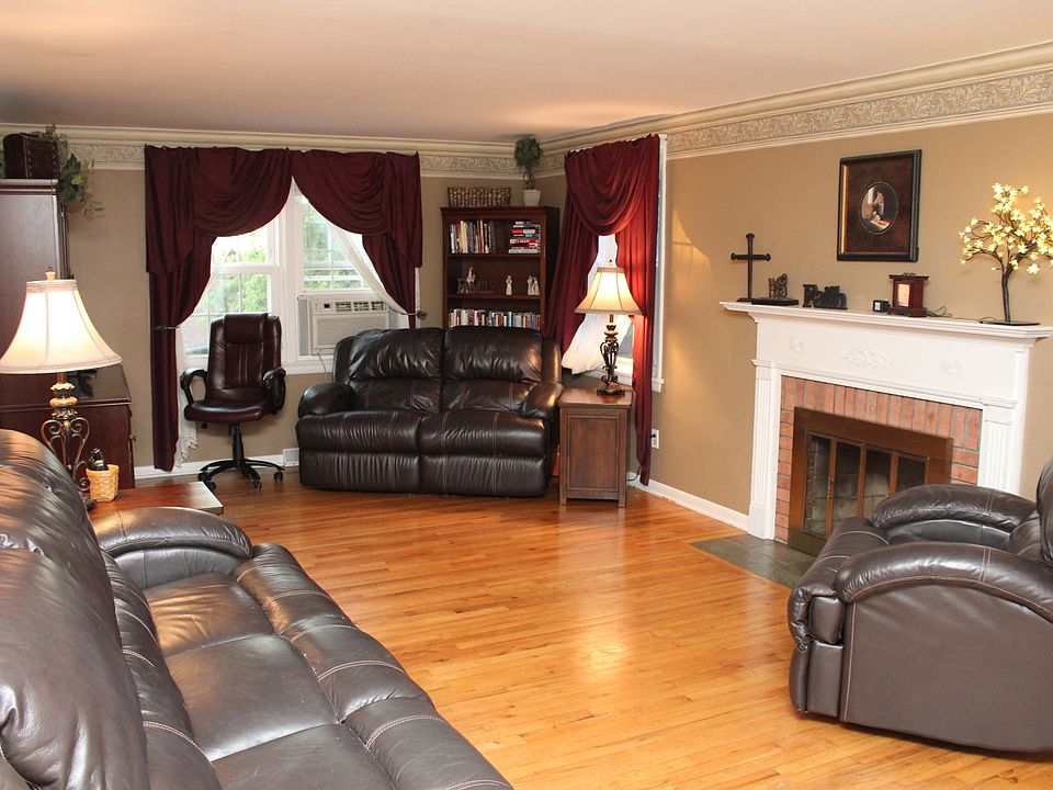 1st image of 304 Usonia Ave