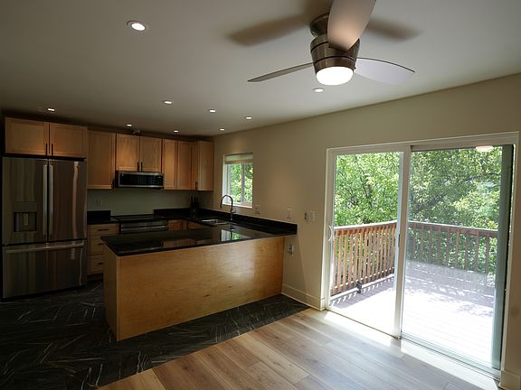 2nd image of 625 Davis Dr APT 4