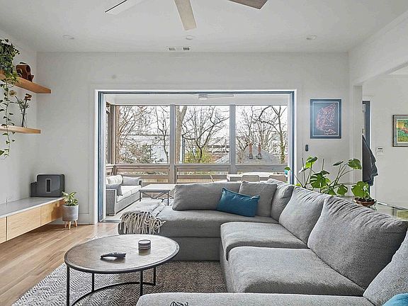 3rd image of 799 Harold Ave SE