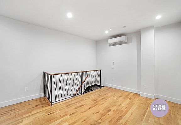 5th image of 1053 Jefferson Ave #4F