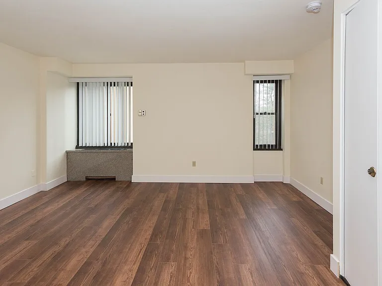 Lakewood Apartments — Photo 9