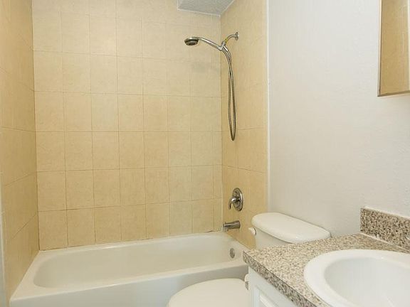 4th image of 400 NW 65th Ave #7ax64f2sk