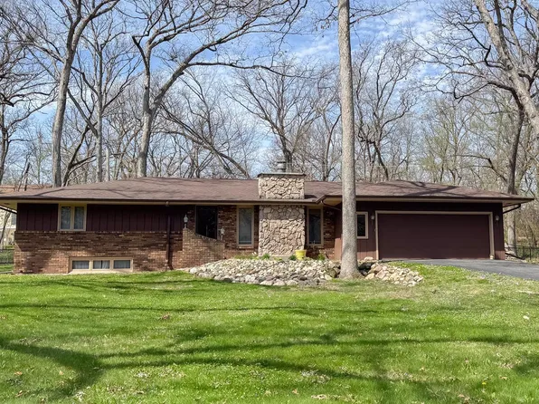 10401 Ray Dr, Roscoe, IL 61073