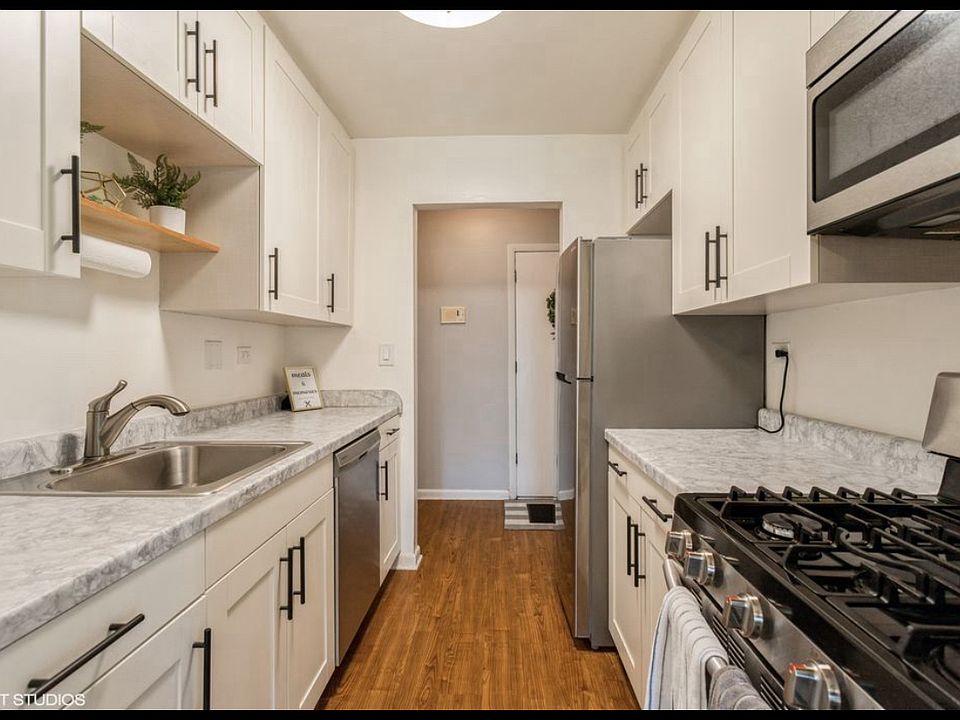 1st image of 2212 Country Club Dr APT 5