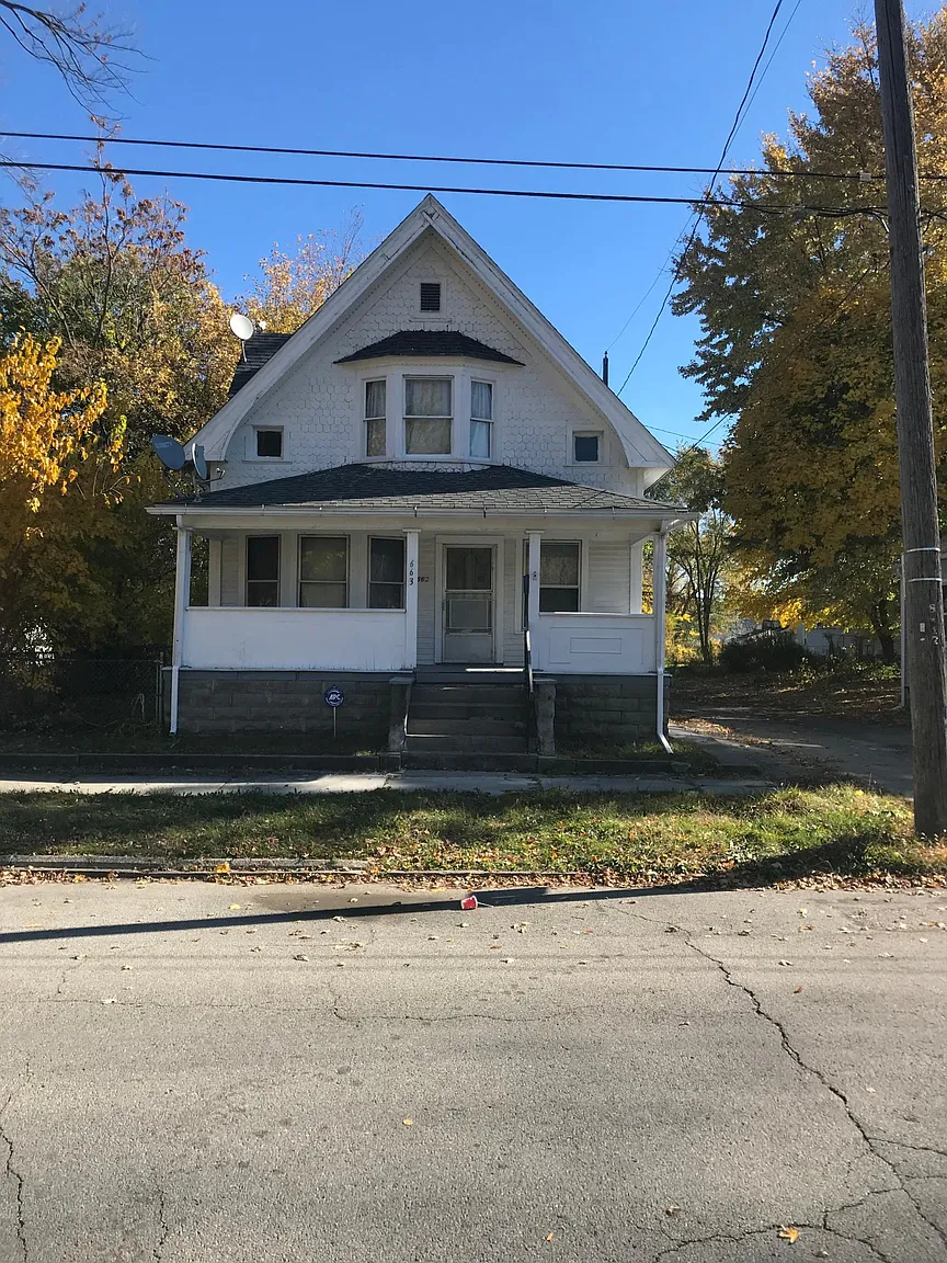 663 S Hawley St photo 1