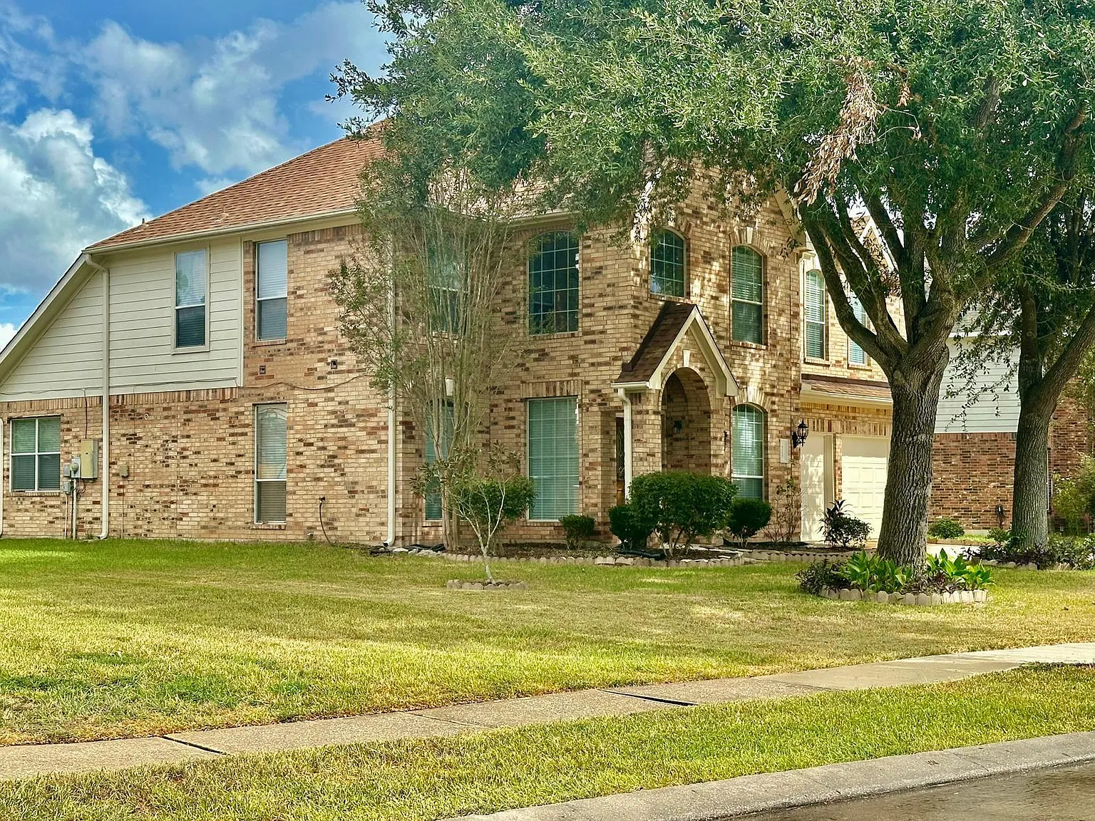 5 bed, 2.5 bath, 2767 sqft, $2,750 — Photo 4
