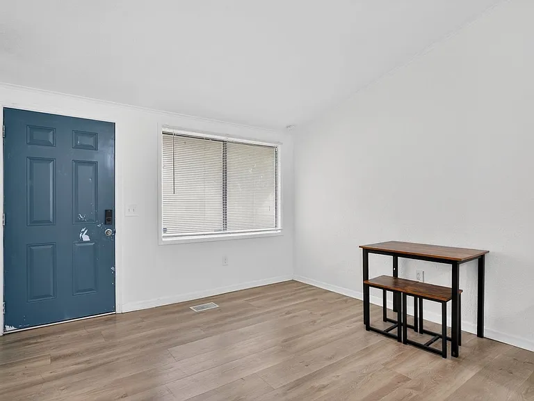 2314 W South St — Photo 6